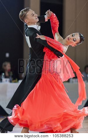 Minsk, Belarus-september 26, 2015: Tyasto Danila And Unton Nataliya Perform Youth Standard Program O