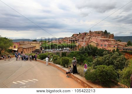 Roussillon, France - July 07, 2014: View On Beautiful Medieval Village Of Roussillon. Roussillon Och