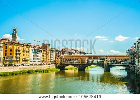 Pone Vecchio over Arno river in Florence, Italy.