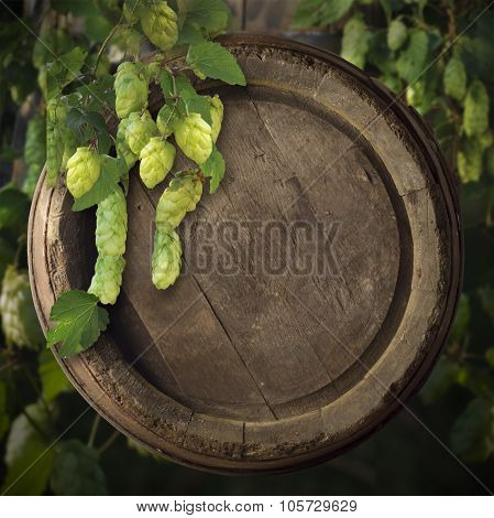 Still Life with a keg of beer and draft beer by the glass.