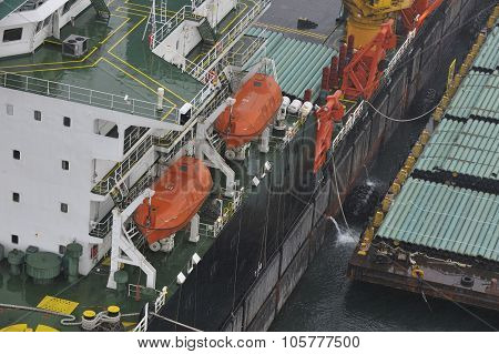 The pipelaying barge
