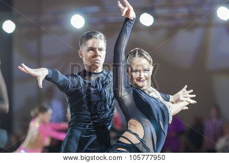 Minsk, Belarus-september 27, 2015: Danila Shmidt And Alina Gumenyuk Perform Juniors-2 Latin -america