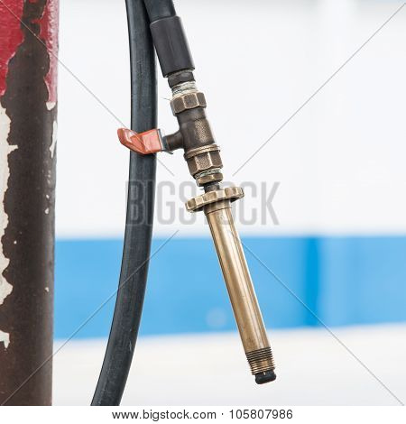 Fuel Nozzle Hang On The Pole