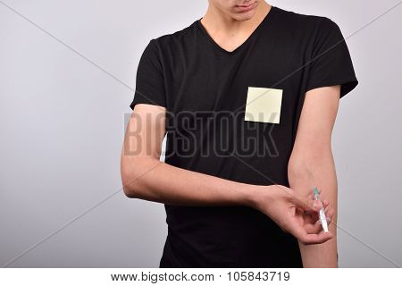 Hand With Heroin Syringe With Blank Post It. The Concept Of Not Starting To Use Drugs