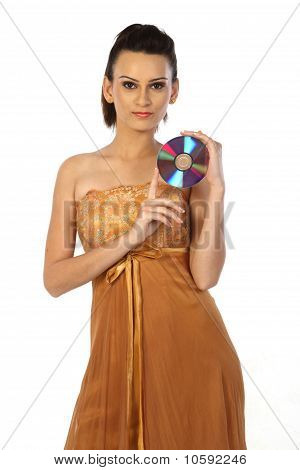 Mädchen mit einer Compact-disk