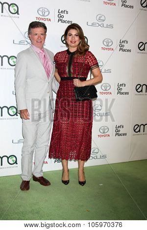 LOS ANGELES - OCT 24:  Alan Thicke, Tanya Callau at the Environmental Media Awards 2015 at the Warner Brothers Studio Lot on October 24, 2015 in Burbank, CA