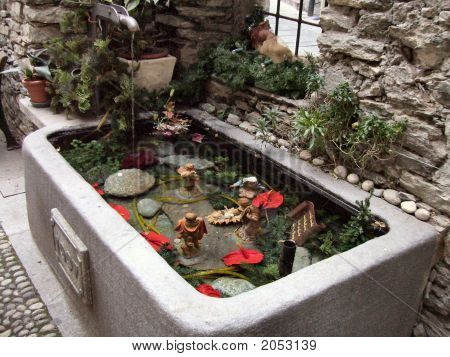 Bard mangiatoia In una fontana