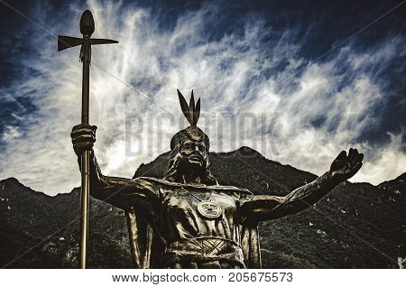 Statue of the Inca Pachacutec . .