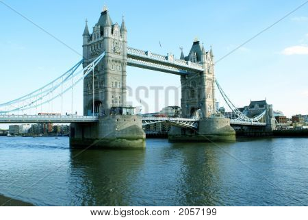 Tower Bridge über die Themse in london