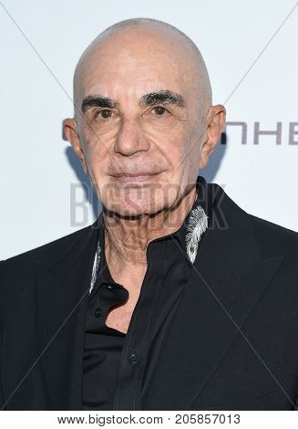 LOS ANGELES - SEP 09:  Robert Shapiro arrives for the 2017 Brent Shapiro Foundation Summer Spectacular on September 9, 2017 in Beverly Hills, CA                