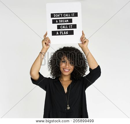 Afro woman holding paper with a message for motivation