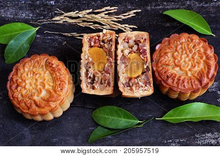 Vietnamese Sweet Food, Moon Cake