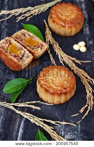 Vietnamese Sweet Food, Moon Cake