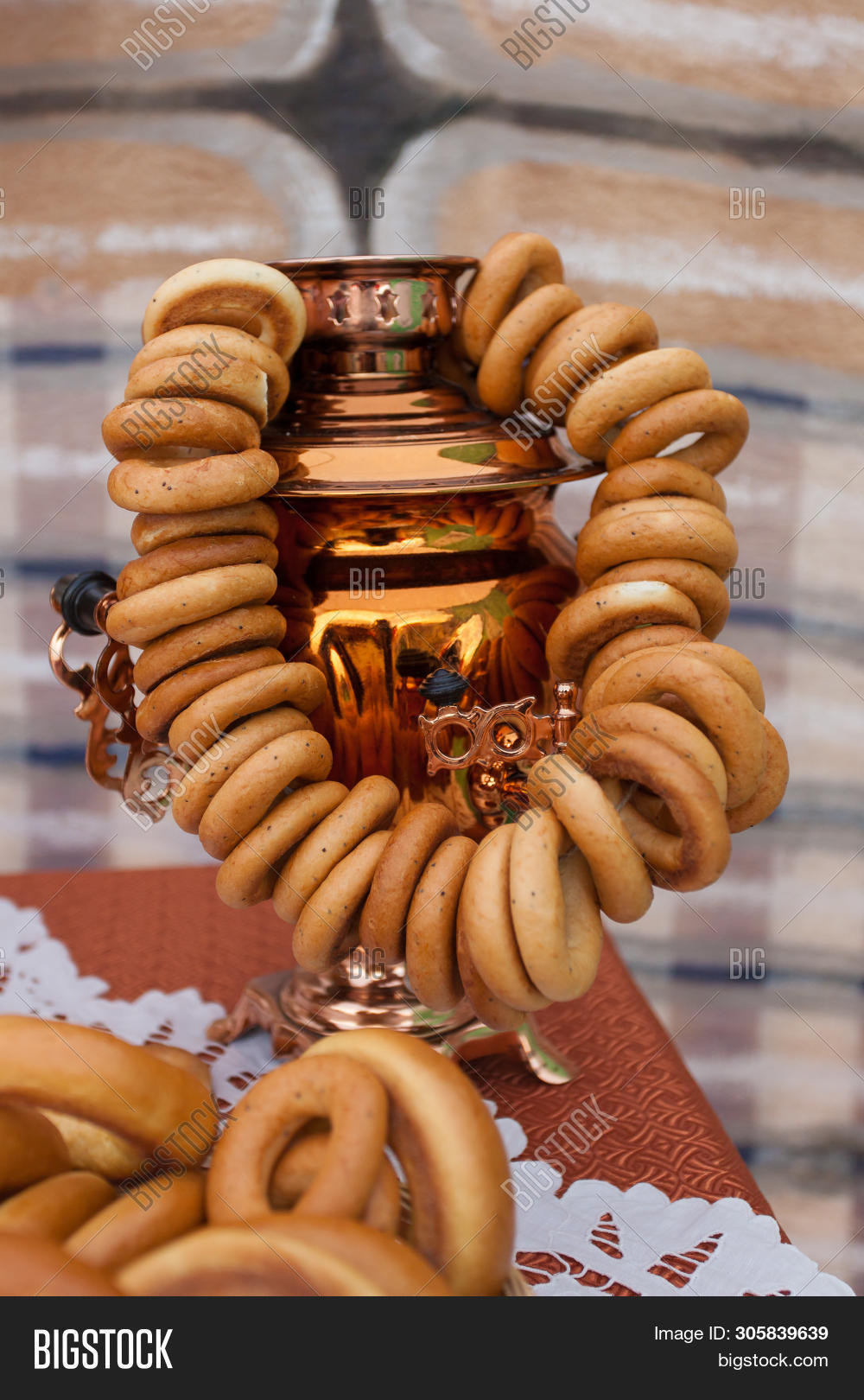 Сушки на веревке на масленицу