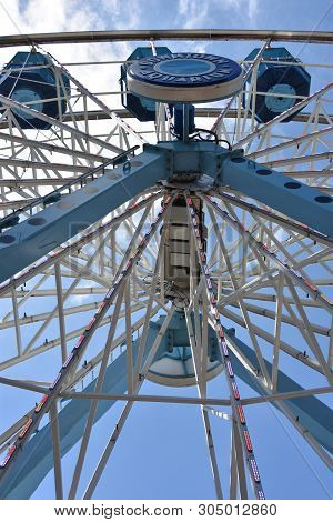 Houston, Tx - Apr 20: Diving Bell Ferris Wheel At The Downtown Aquarium, In Houston, Texas, On Apr 2