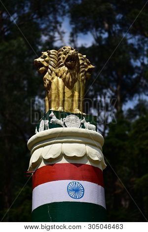 Kodaikanal, Tamilnadu, India - June 2, 2019: Statues Made With Flowers At The 58th Flower Show In Ko