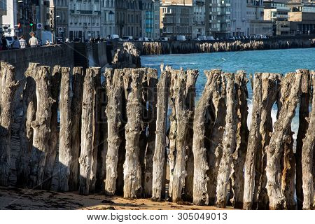 Saint-malo, France - September 14, 2018: View Of Beach And Old Town Of Saint-malo. Brittany, France