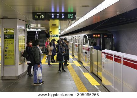 Tokyo, Japan - November 30, 2016: People Wait For Toei Subway In Tokyo. Toei Subway And Tokyo Metro 