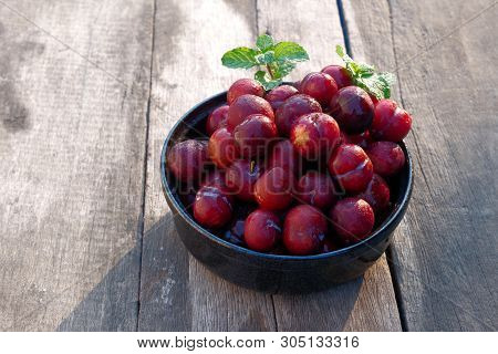 Plum Ju-li