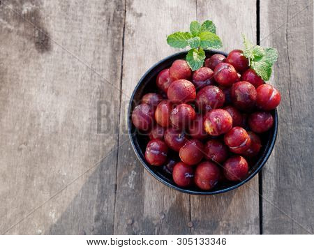 Plum Ju-li