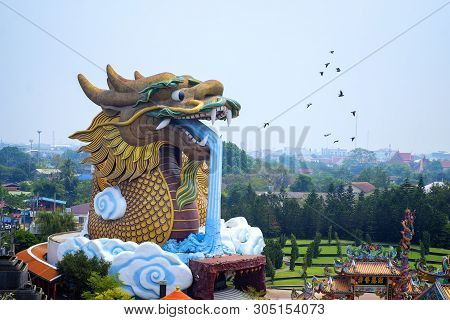 Suphanburi,thailand - 13 March 2016, Big Dragon Statue At City Pillar Shrine, Giant Dragon Statue Is