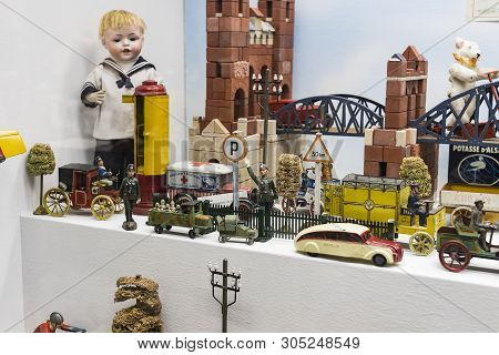Munich, Germany - November 23, 2018 : Traditional Ceramic Souvenirs At The Viktualienmarkt Christmas