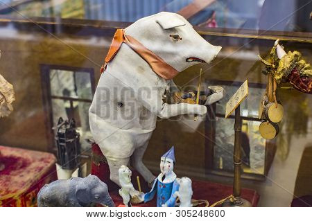 Munich, Germany - November 23, 2018 : Traditional Ceramic Souvenirs At The Viktualienmarkt Christmas