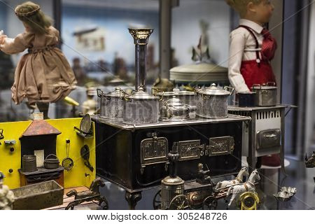 Munich, Germany - November 23, 2018 : Traditional Ceramic Souvenirs At The Viktualienmarkt Christmas