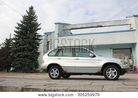 Chernigov, Ukraine - November 16, 2017: Bmw X5 (e53) In The Center Of The City