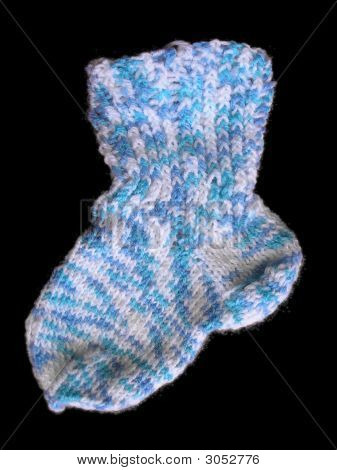 Gestrickte Socke auf schwarz