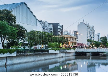 Singapore-jun 1 2017: Singapore Geylang River Building And Landscape View