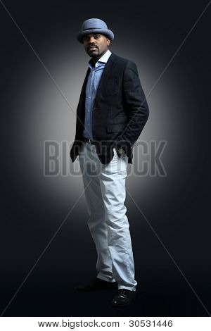 Afro-amerikai aranyos fekete fiatalember