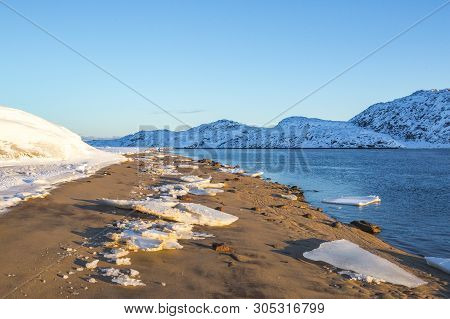 Guba Voronya Bay. Kola Peninsula Winter Landscape