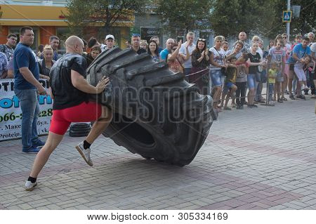 Makeevka, Ukraine - August 25, 2018: Athletes Compete In The Street On The Day Of The City