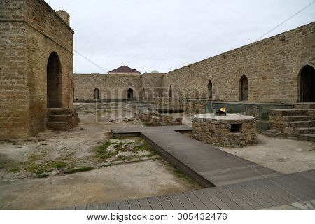 Ateshgah The Antique Buildings And Temple
