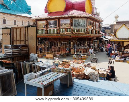 Moscow, Russia - May 29, 2019. Izmailovsky Market, Shopping Arcades. Sale Of Russian Souvenirs. Art 