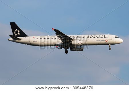 Istanbul / Turkey - March 28, 2019: Star Alliance Turkish Airlines Airbus A321 Tc-jrp Passenger Plan