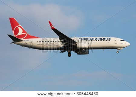 Istanbul / Turkey - March 28, 2019: Turkish Airlines Boeing 737-800 Tc-jhr Passenger Plane Landing A
