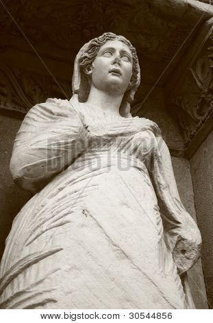 Statua kobiety