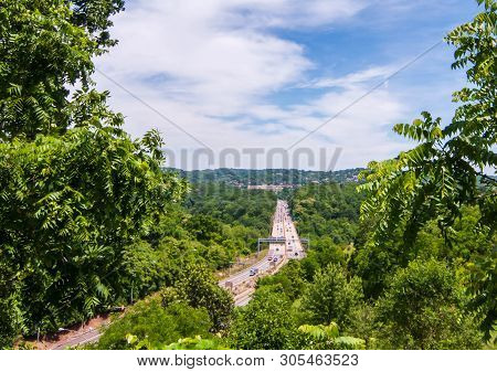 Pittsburgh, Pennsylvania, Usa 6/8/2019 The Parkway East, State Route 376 Seen Looking East From The 