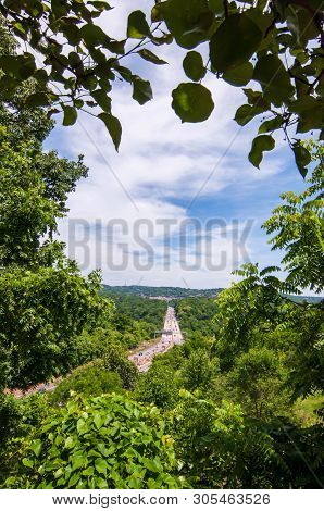 Pittsburgh, Pennsylvania, Usa 6/8/2019 The Parkway East, State Route 376 Seen Looking East From The 