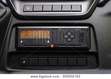 Digital Tachograph Display Shows Time Difference After Driver Inserts The Card Into The Device When 