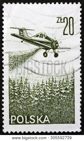 Poland - Circa 1977: A Stamp Printed In Poland Shows Agricultural Aircraft, Pzl-106 Kruk (raven), Cr