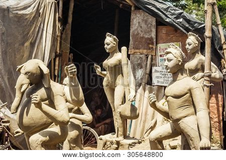 Kumartuli, Calcutta Kolkata, West Bengal, India October 2019 - Unfinished Art Model Of Maa Durga. Go