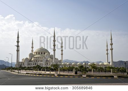 Grand Sheikh Zayed Mosque, Fujairah, United Arab Emirates, June 4, 2019. View Of The Mosque In The D