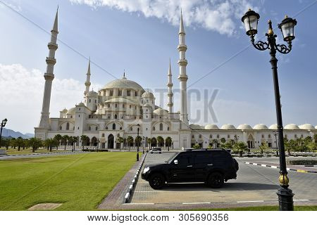 Grand Sheikh Zayed Mosque, Fujairah, United Arab Emirates, June 4, 2019. Black Mitsubishi Pajero And