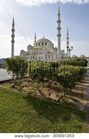 Grand Sheikh Zayed Mosque, Fujairah, United Arab Emirates, June 4, 2019. View Of The Mosque In The D