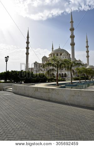 Grand Sheikh Zayed Mosque, Fujairah, United Arab Emirates, June 4, 2019. View Of The Mosque In The D