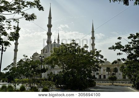 Grand Sheikh Zayed Mosque, Fujairah, United Arab Emirates, June 4, 2019. View Of The Mosque In The D