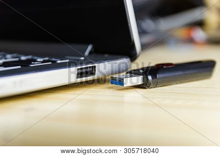 Flash Drive With Laptop Computer For Conncet To Usb Port Plug-in Laptop For Transfer And Backup Busi